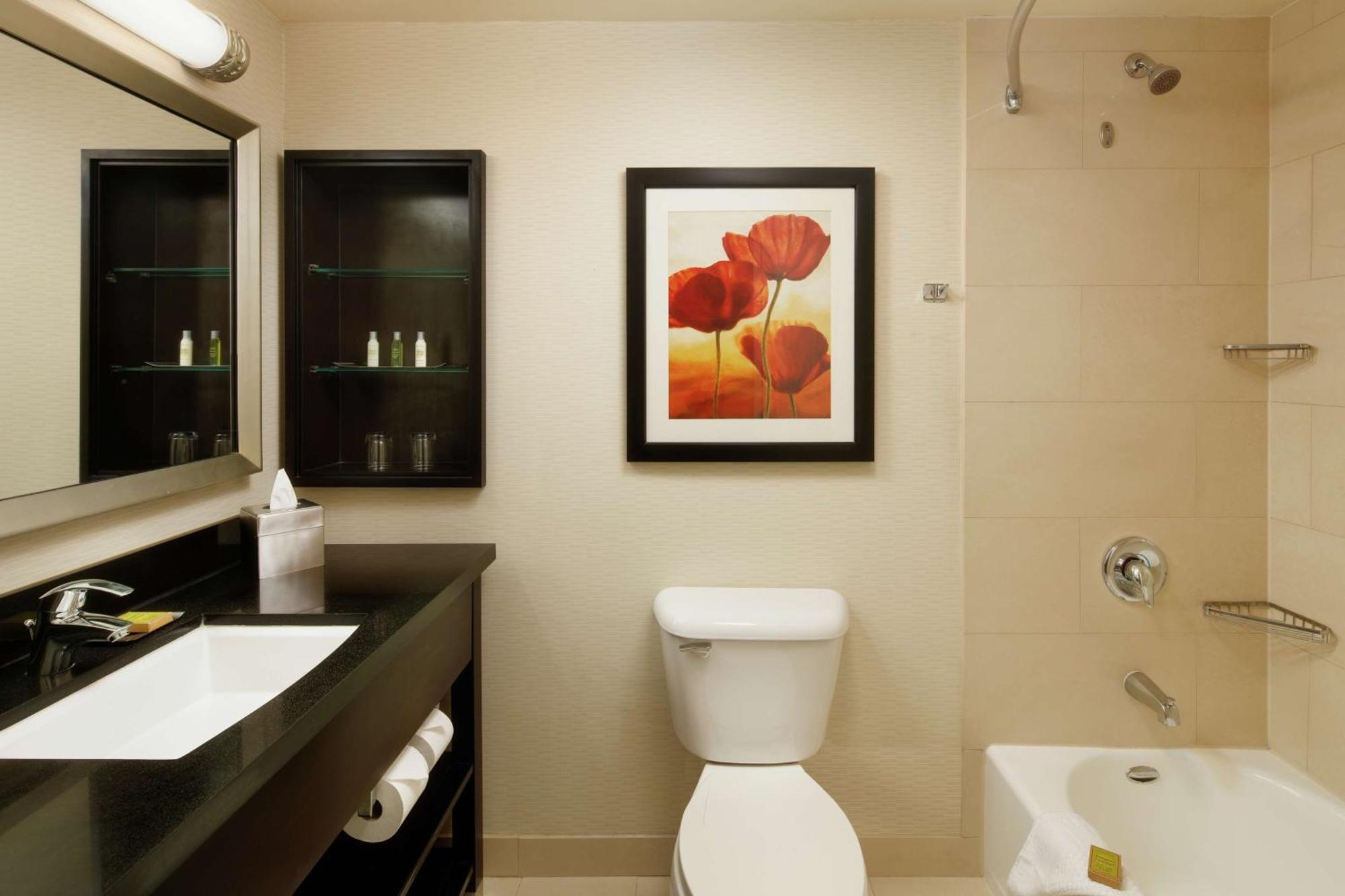 Doubletree By Hilton Circle Hotel